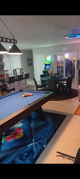 Building Photo - 7241 W Lenox Cir