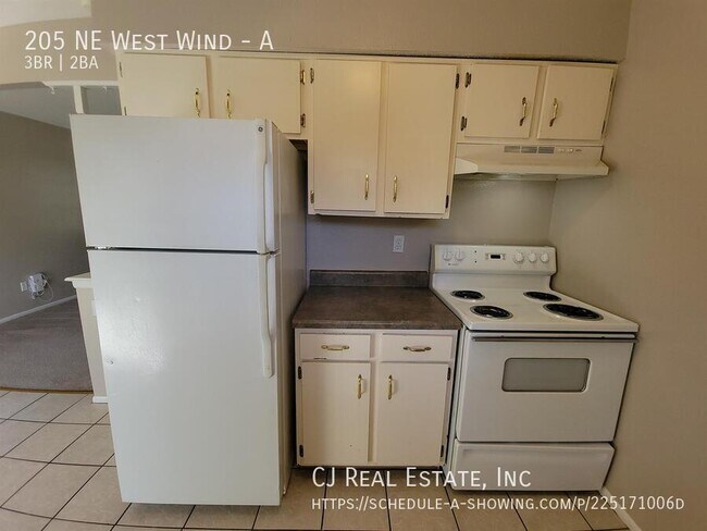 Building Photo - 205 NE Westwind Dr