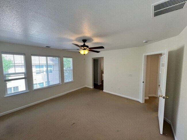 Building Photo - 6671 Sportoletti Dr