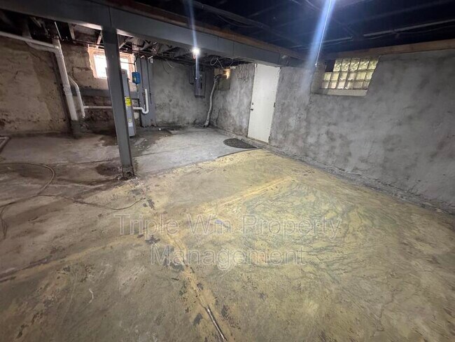 Building Photo - 3704 Taft Ave