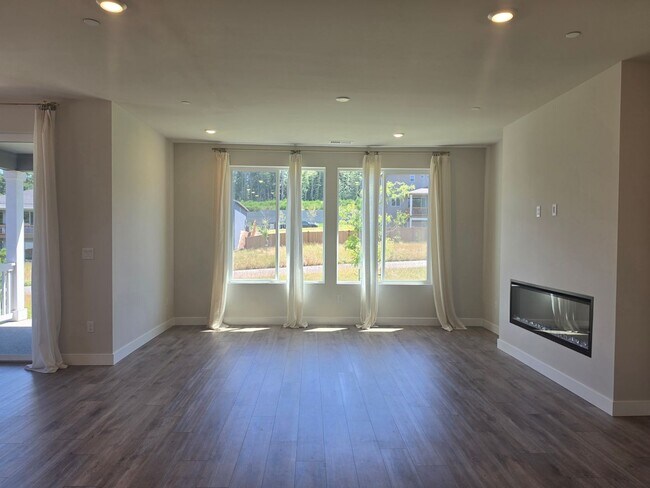 Building Photo - 3 Bedroom Plus Den Rambler in Arborwood!
