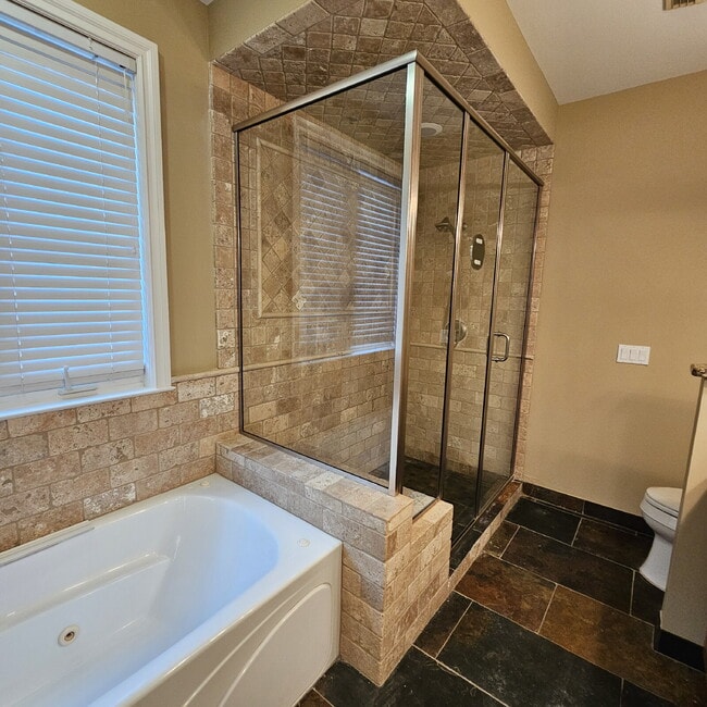 Building Photo - 3 Bedroom, 2.5 Bath Townhome Near Lake St. Clair with Finished Basement, Attached Oversized 2 Car...