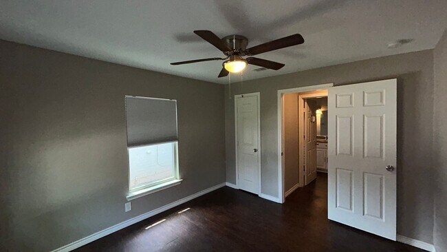 Building Photo - Charming 3 Bedroom/3 Bath Near TCU