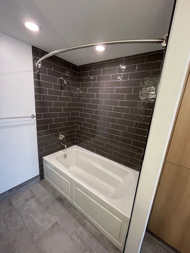 Building Photo - Modern Mountain Rtreat for Rent - Just Min...