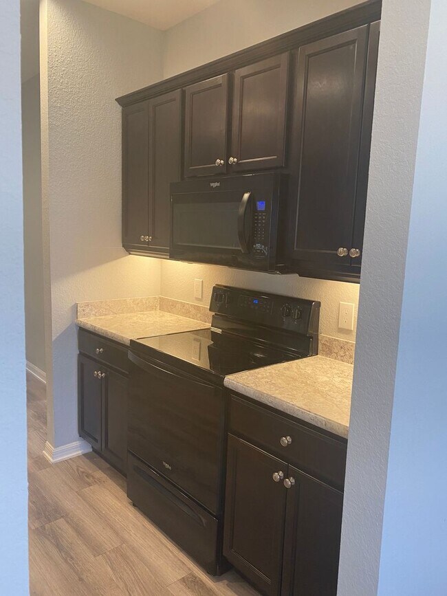 Building Photo - 4 Bedroom 3 Bath Waterfront Home in Gramercy Farms for RENT!