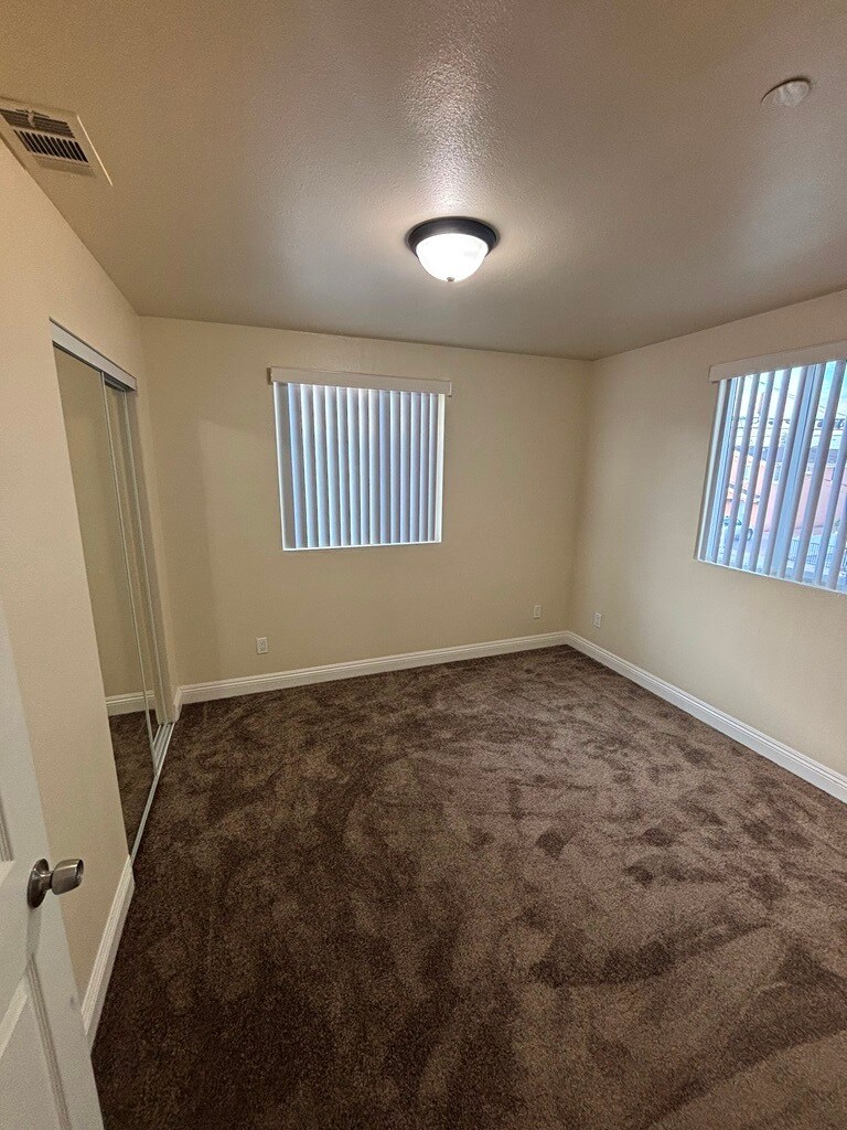 Building Photo - 206 W 105th St