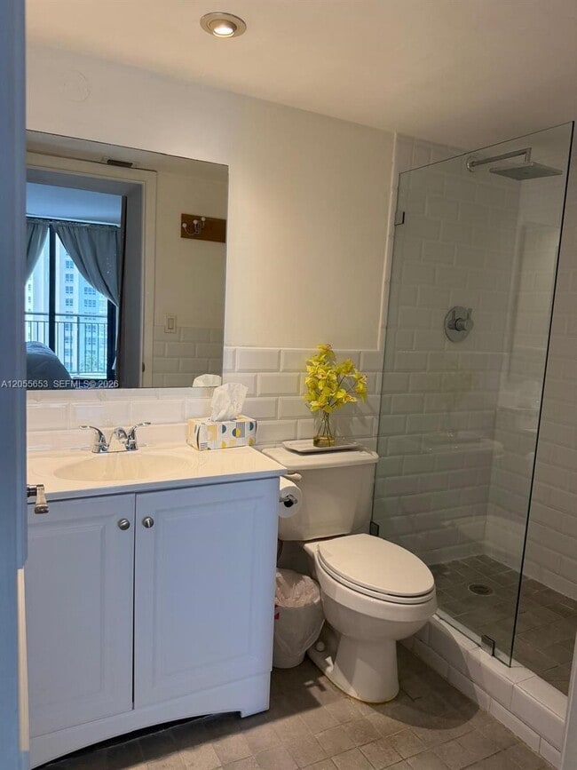 Building Photo - 540 Brickell Key Dr