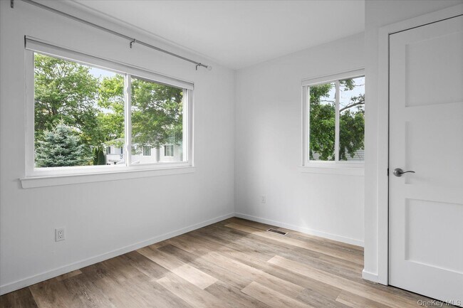 Building Photo - 220 Montauk Hwy