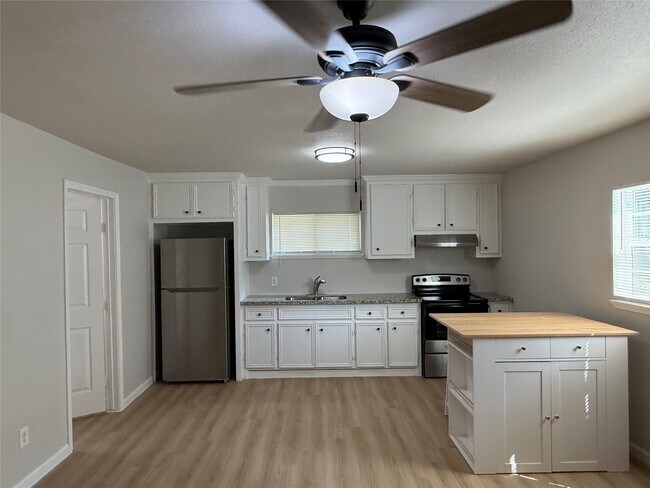 Building Photo - 7427 Avenue I