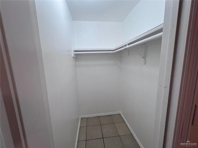 Building Photo - 20 Diamondhead Ave