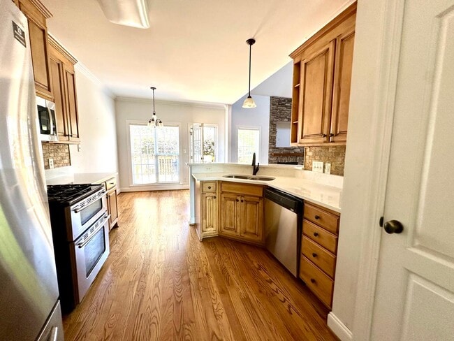 Building Photo - 4852 Knollview Dr