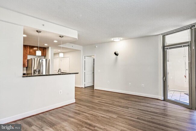 Building Photo - 3600 S Glebe Rd