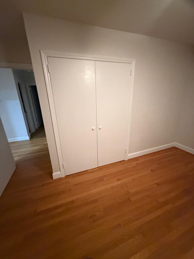 Building Photo - 2110 Villa Dr