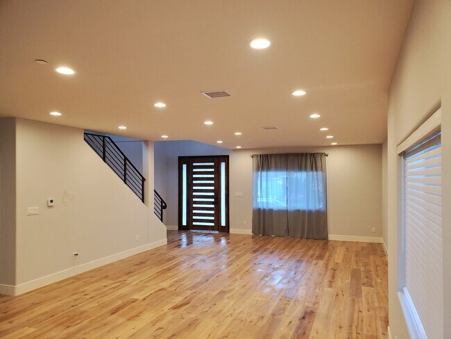 Building Photo - 17348 Emelita St