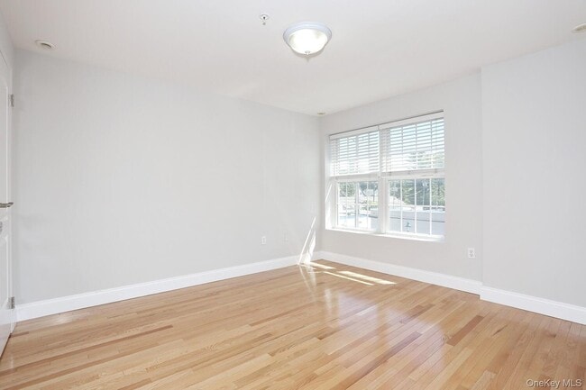 Building Photo - 21 E Central Ave