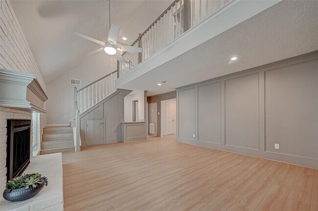 Building Photo - 318 Pine Manor Dr