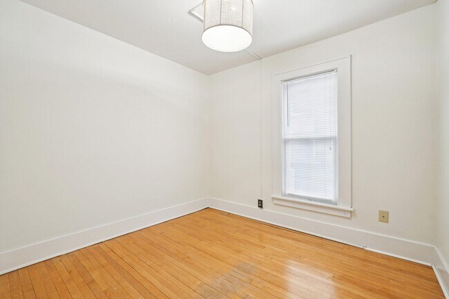 Building Photo - 1660 N Marshall St