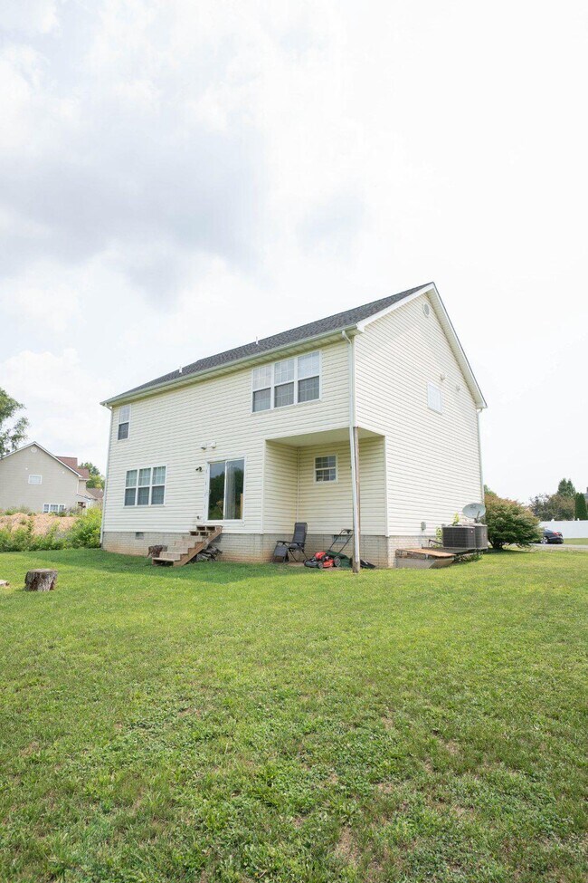 Building Photo - 510 N Teal Rd
