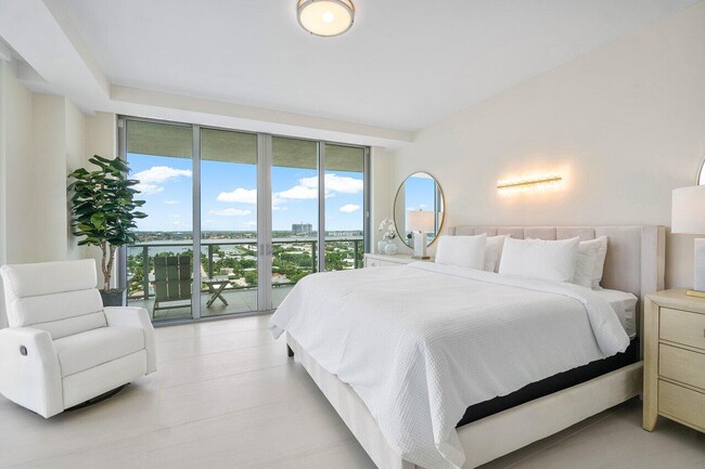 Building Photo - 3100 N Ocean Dr