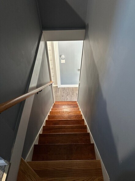 Building Photo - 30 Elm St