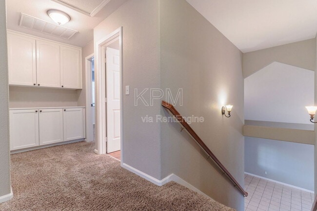 Building Photo - 2326 Carriage Dr