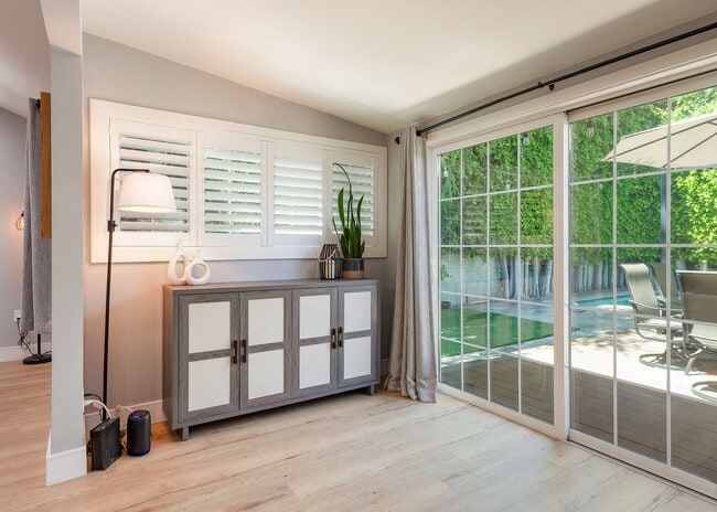 Building Photo - *Unfurnished* Gorgeous 4-Bed Oasis with Po...