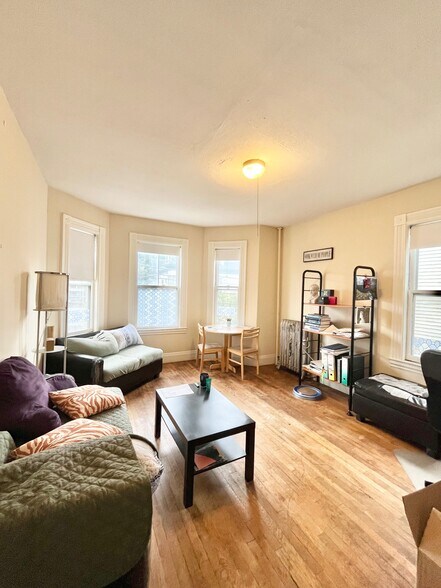 Building Photo - 78 Aldie St