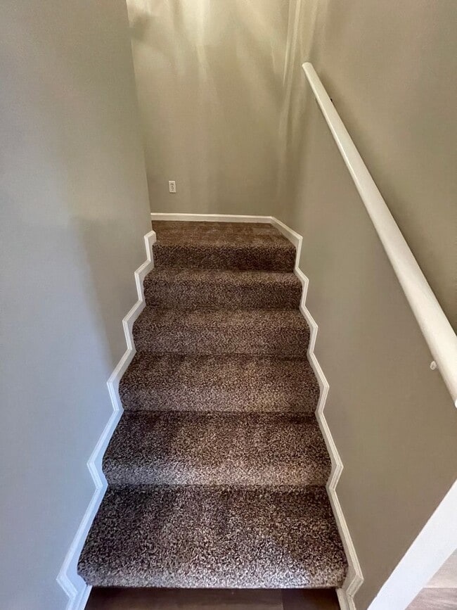 Building Photo - Courtyard Subdivision!!