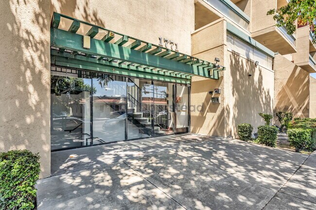 Building Photo - 1771 Broadway St