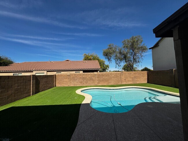 Building Photo - 4 BEDROOM WITH POOL IN DYNAMITE RANCH