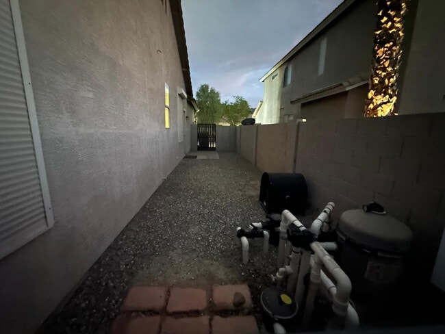 Building Photo - 1812 E Beverly Rd