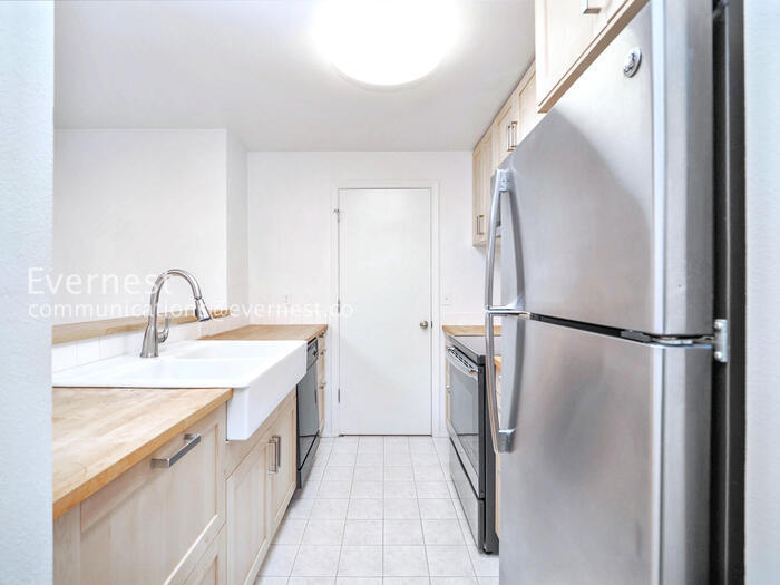 Building Photo - 9520 1st Ave NE