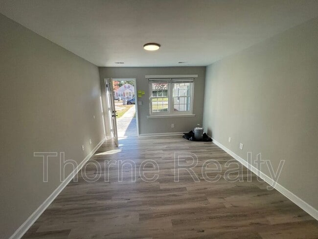 Building Photo - 1318 Maple St