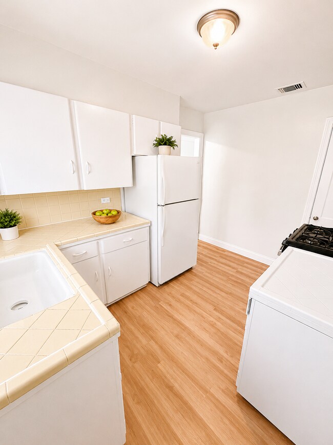 Building Photo - Bright and Spacious 1-Bedroom Near St. Mary’s and Woodlawn Lake