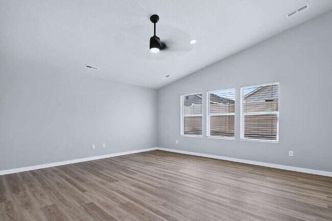 Building Photo - 297 N Madrone Ave