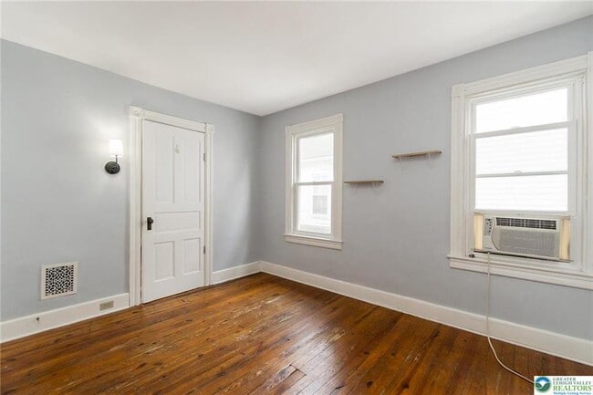 Building Photo - 423 McCartney St