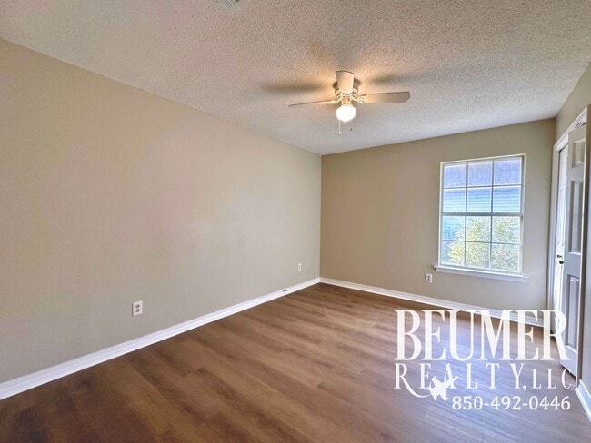 Building Photo - Spacious inside and out home for Rent