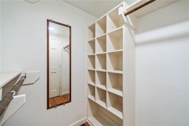 Building Photo - 4334 Ocean Dr