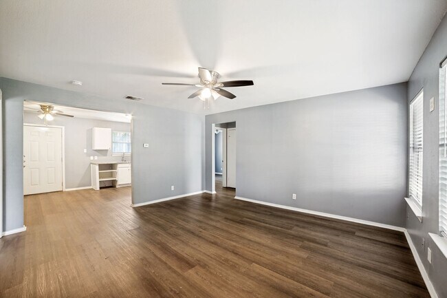 Building Photo - CHARMING HOME IN LOMA TERRACE