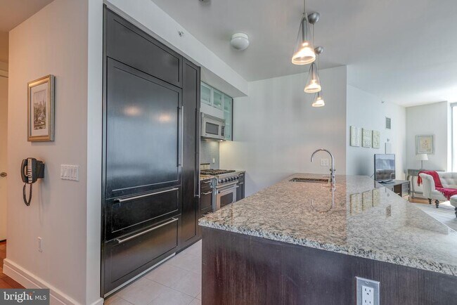 Building Photo - 1414 S Penn Square