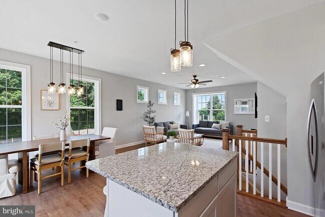 Building Photo - 326 Avon Dr