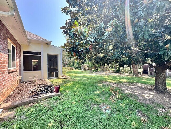 Building Photo - Tour Today! Show Stopping Home in Flint!