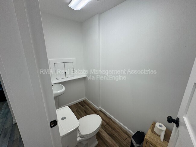 Building Photo - 1731 Newnan Rd