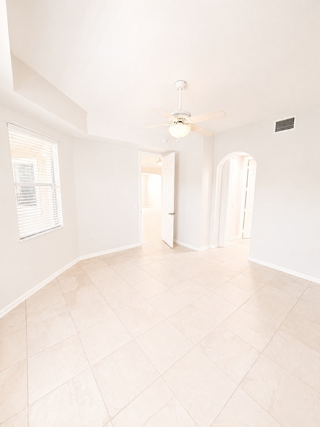 Building Photo - 1445 Mariposa Cir