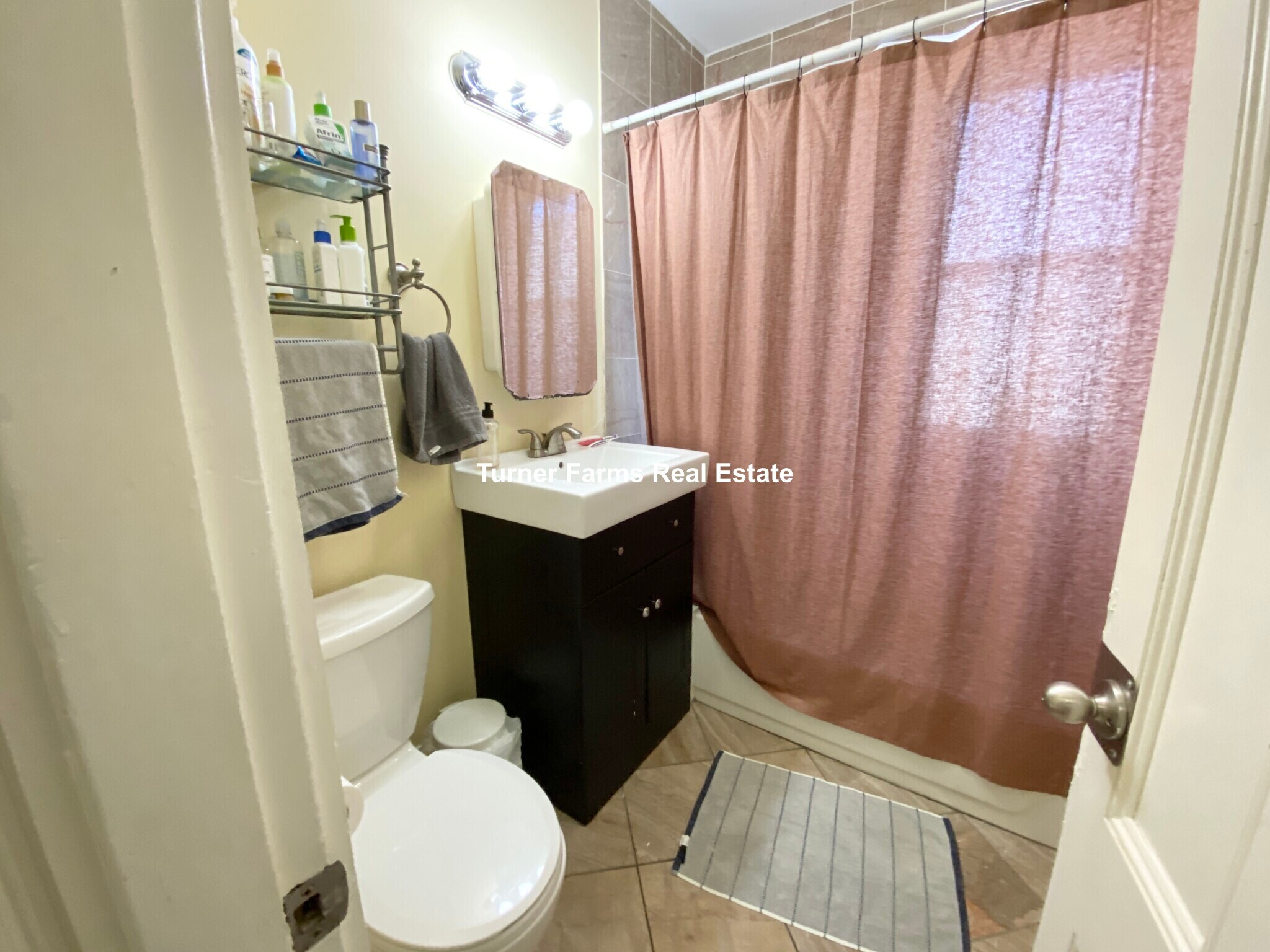 Building Photo - 43 Hillside St