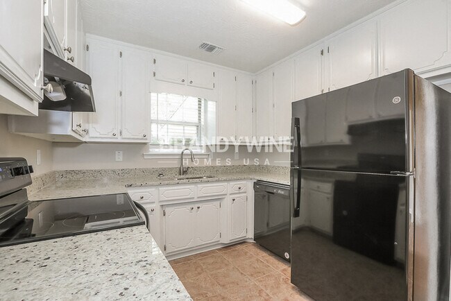 Building Photo - 148 Helen Dr
