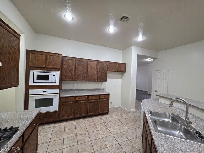 Building Photo - 8240 Aurora Peak Ave