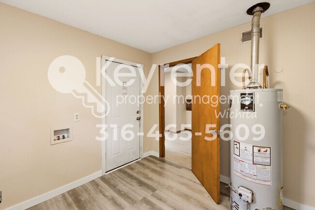 Building Photo - Charming 3-Bedroom Home with Original Hardwood Floors & Large Backyard
