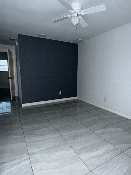 Building Photo - 500 N Broadway St