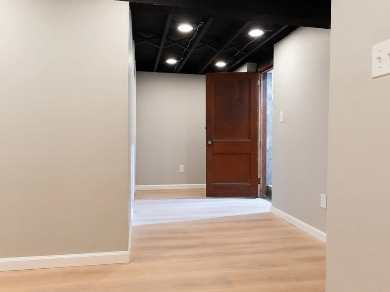 Building Photo - 144 Texas Ave